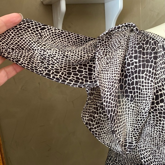 Violet & Claire Tops Blouse Leopard Print Layered wrap women’s size M - Picture 11 of 15